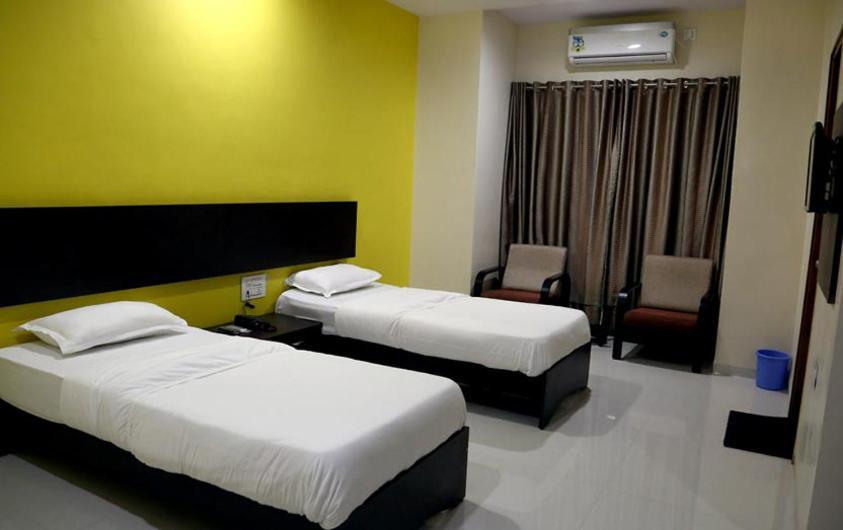 Hotel Varenya Inn Yavatmal Exterior photo