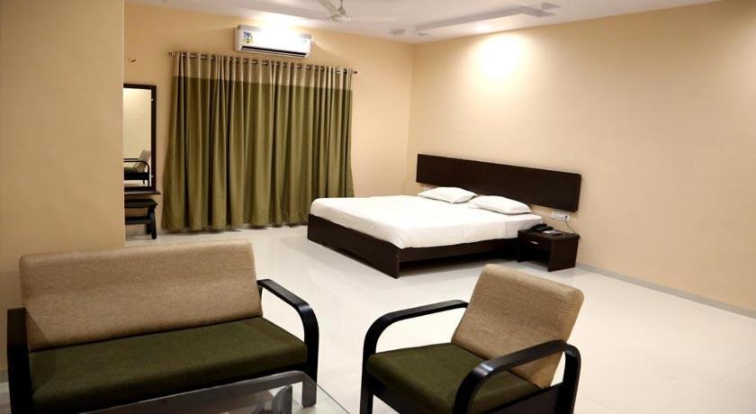 Hotel Varenya Inn Yavatmal Exterior photo