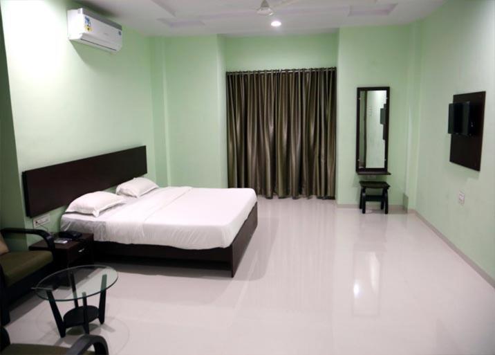 Hotel Varenya Inn Yavatmal Exterior photo