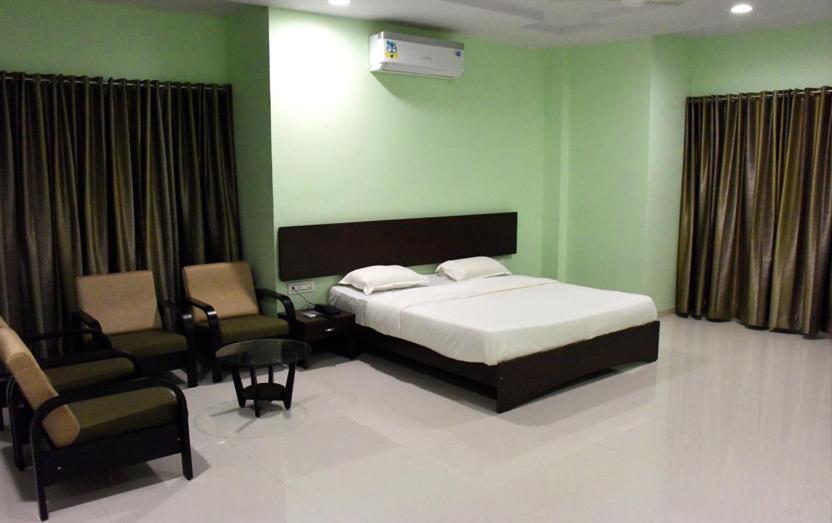 Hotel Varenya Inn Yavatmal Exterior photo